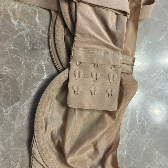 SKIMS NO SHOW UNLINED BALCONETTE BRA - Picture 8 of 12